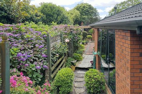 Photo of property in 42 Guildford Drive, Paraparaumu, 5032