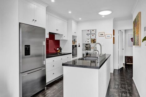 Photo of property in 36 Octavius Place, New Plymouth, 4312