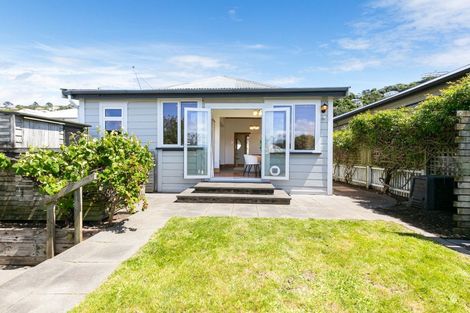 Photo of property in 59 Queens Drive, Lyall Bay, Wellington, 6022
