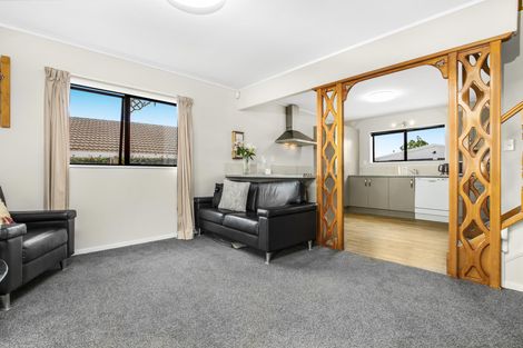 Photo of property in 14 Hadley Wood Drive, Wattle Downs, Auckland, 2103