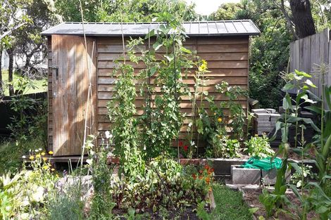 Photo of property in 64 Dale Road, Raumati South, Paraparaumu, 5032