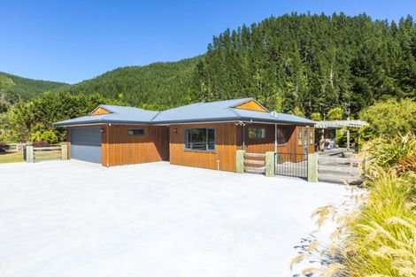 Photo of property in 182 Karapoti Road, Craigs Flat, Upper Hutt, 5372