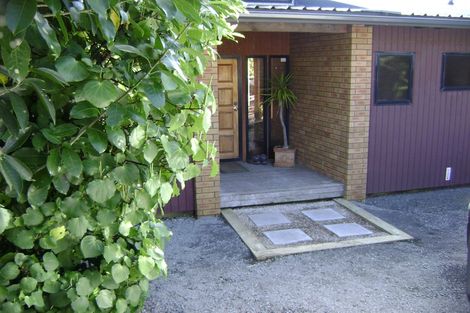 Photo of property in 23 Te Ahuahu Road, Piha, New Lynn, 0772