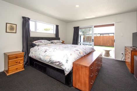 Photo of property in 33 Sylvia Street, Parklands, Christchurch, 8083