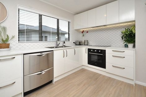 Photo of property in 27a Tahi Terrace, Glen Eden, Auckland, 0602