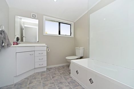 Photo of property in 25 Hillcrest Road, Hatfields Beach, Orewa, 0931