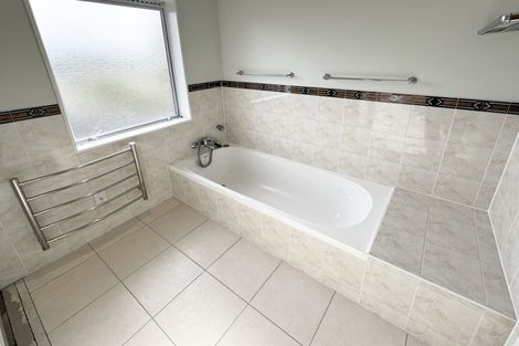 Photo of property in 21a Madison Place, Forrest Hill, Auckland, 0620