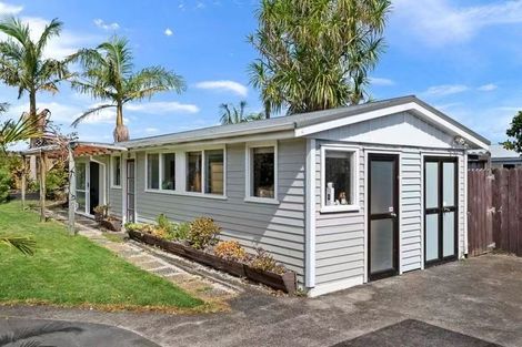 Photo of property in 10 Edgerton Road, Te Atatu Peninsula, Auckland, 0610