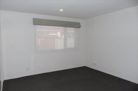 Photo of property in 17 Chetwode Grove, Newlands, Wellington, 6037
