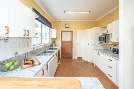 Photo of property in 6 Bristow Street, Saint Johns Hill, Whanganui, 4501