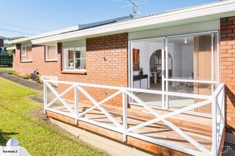 Photo of property in 1/71 Browns Bay Road, Browns Bay, Auckland, 0630