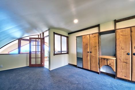 Photo of property in 92 Piha Road, Piha, 0772