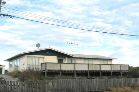Photo of property in 42 Moana Street, Otaki Beach, Otaki, 5512