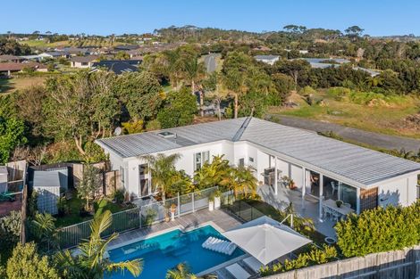 Photo of property in 2 Taimoana Close, Mangawhai Heads, Mangawhai, 0505