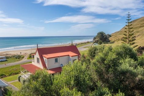 Photo of property in 70 Pourerere Road, Pourerere, Omakere, 4271