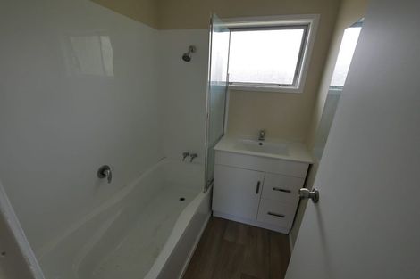 Photo of property in 1/32 Challen Close, Conifer Grove, Takanini, 2112