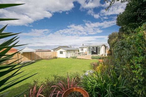Photo of property in 17 Putini Road, Mangere Bridge, Auckland, 2022
