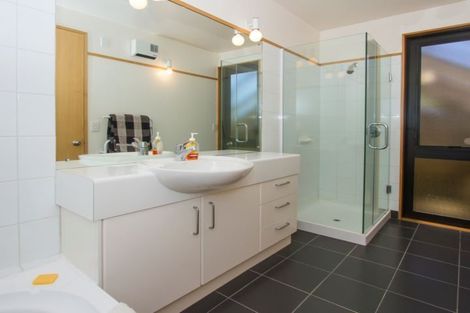 Photo of property in 2/19 Churchill Road, Murrays Bay, Auckland, 0630