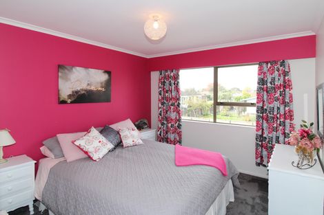 Photo of property in 5 Chisholm Place, Carterton, 5713