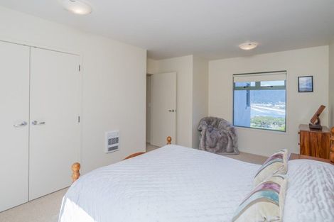 Photo of property in 2 Tirinui Crescent, Tairua, 3508