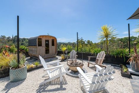 Photo of property in 8 Roberts Road, Matakatia, Whangaparaoa, 0930