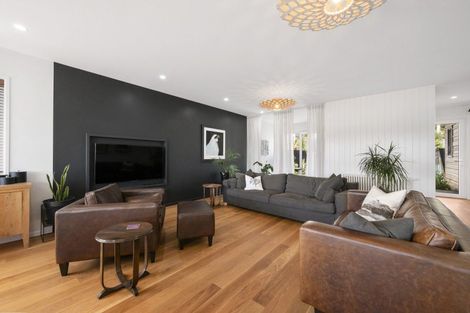 Photo of property in 133 Marine Parade, Eastbourne, Lower Hutt, 5013