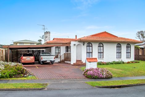 Photo of property in 4 Heron Place, Waiuku, 2123