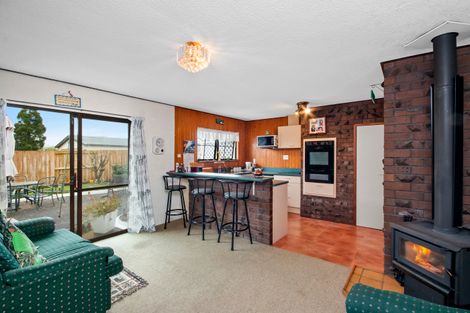 Photo of property in 4 Heron Place, Waiuku, 2123