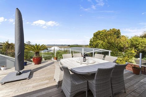 Photo of property in 34 Covil Avenue, Te Atatu South, Auckland, 0610