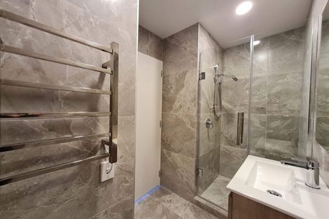 Photo of property in 5/200 Sunnynook Road, Totara Vale, Auckland, 0627