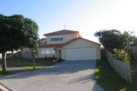 Photo of property in 1/1 Mossop Rise, Glenfield, Auckland, 0629