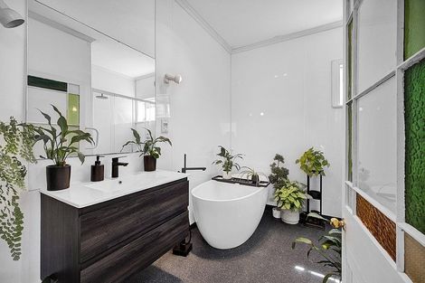 Photo of property in 5 Tawhiti Road, Hawera, 4610