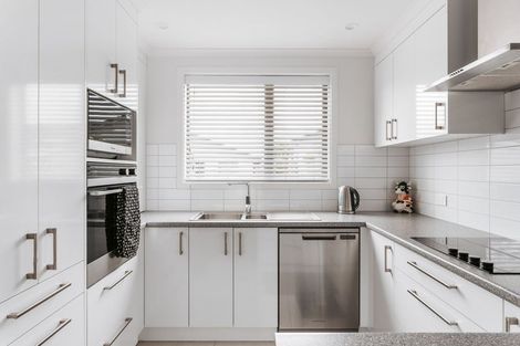 Photo of property in Waterview Estate, 30/4 Greystone Place, Omokoroa, 3114