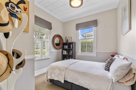 Photo of property in 2 Ewen Alison Avenue, Devonport, Auckland, 0624