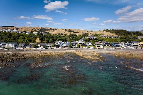 Photo of property in 25 Sunset Parade, Plimmerton, Porirua, 5026