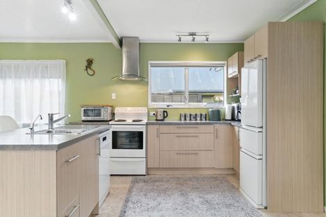 Photo of property in 2 Kirkpatrick Place, Papamoa Beach, Papamoa, 3118