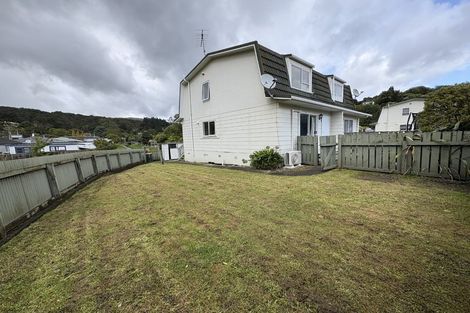 Photo of property in 16 Wagon Road, Stokes Valley, Lower Hutt, 5019