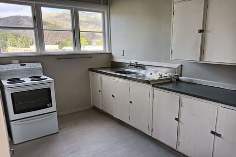 Photo of property in 4 Bertram Grove, Naenae, Lower Hutt, 5011