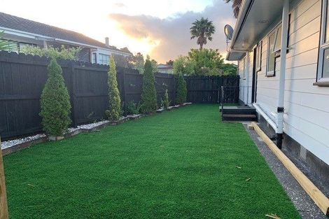 Photo of property in 8 Caribbean Drive, Unsworth Heights, Auckland, 0632