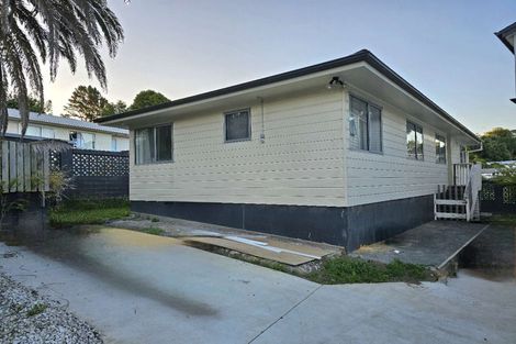Photo of property in 3 Arde Place, Massey, Auckland, 0614