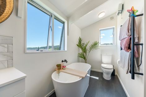 Photo of property in 3c Maungaraki Road, Korokoro, Lower Hutt, 5012