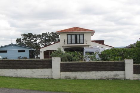 Photo of property in 62 Tindalls Bay Road, Tindalls Beach, Whangaparaoa, 0930