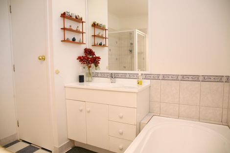 Photo of property in 13 Anton Place, Takanini, 2112