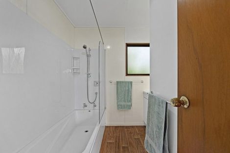 Photo of property in 1/32 Parakai Avenue, Parakai, 0830