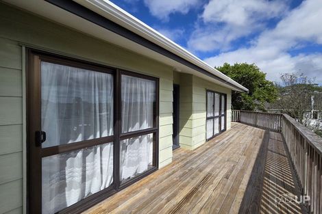 Photo of property in 4 Louise Place, Browns Bay, Auckland, 0630