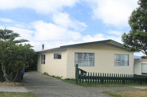 Photo of property in 22 Waiwera Crescent, Maupuia, Wellington, 6022