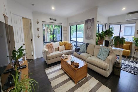 Photo of property in 38 Esther Place, Red Beach, 0932