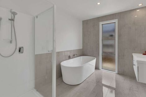 Photo of property in 27 Silicon Way, Fitzherbert, Palmerston North, 4410