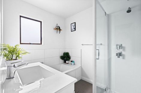 Photo of property in 16 Lanark Crescent, Tamatea, Napier, 4112