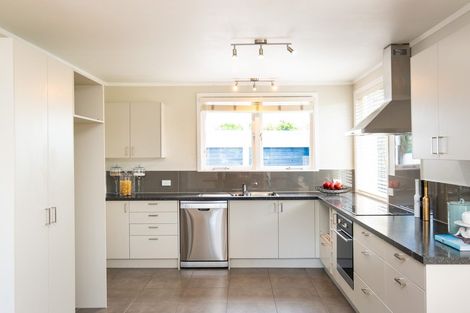 Photo of property in 11 Lipscombe Crescent, Havelock North, 4130